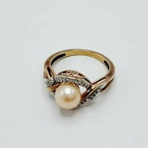 Modern rose gold/.925, pearl and diamond ring